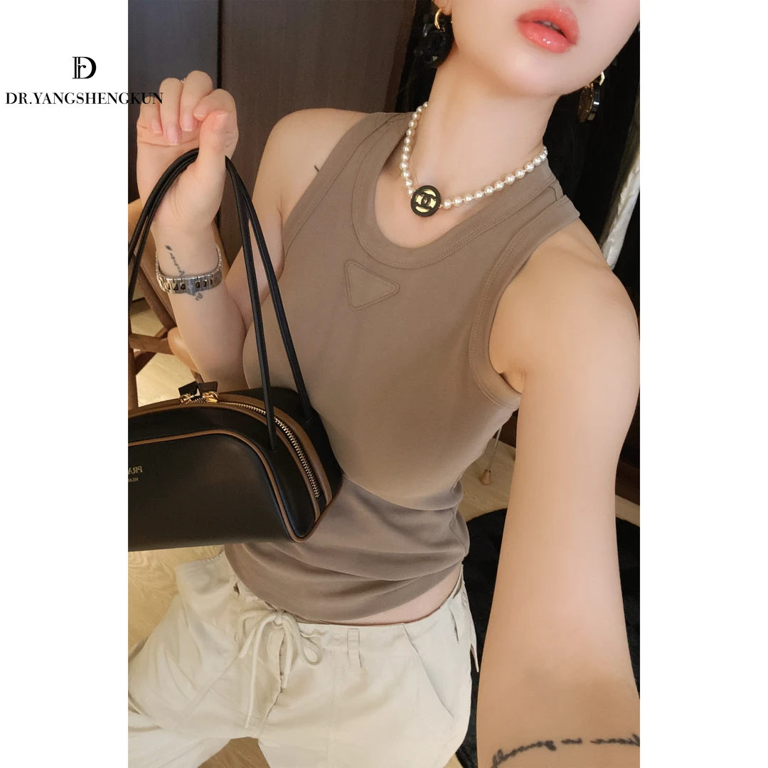 杨圣坤2025夏季新品女士修身纯色三角标极简舒适高弹背心L2561126
