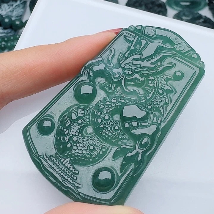 颈饰未镶嵌翡翠天然的A货翡翠多样性发其一