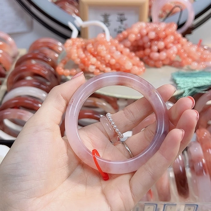 石英质玉手镯未镶嵌不**乖