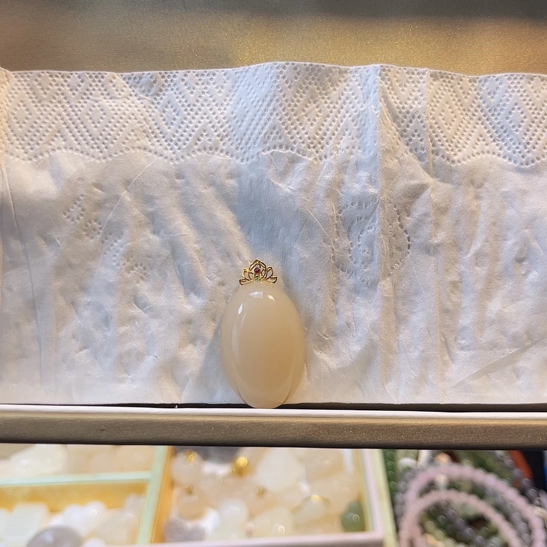 和田玉18K金镶嵌颈饰