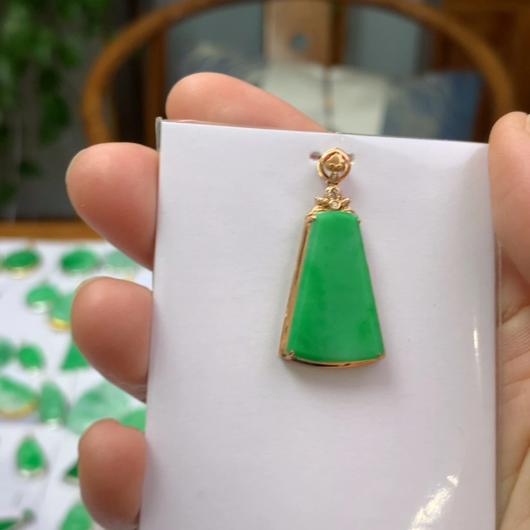 【闪购商品】翡翠颈饰18K金镶嵌，***何翡翠首饰