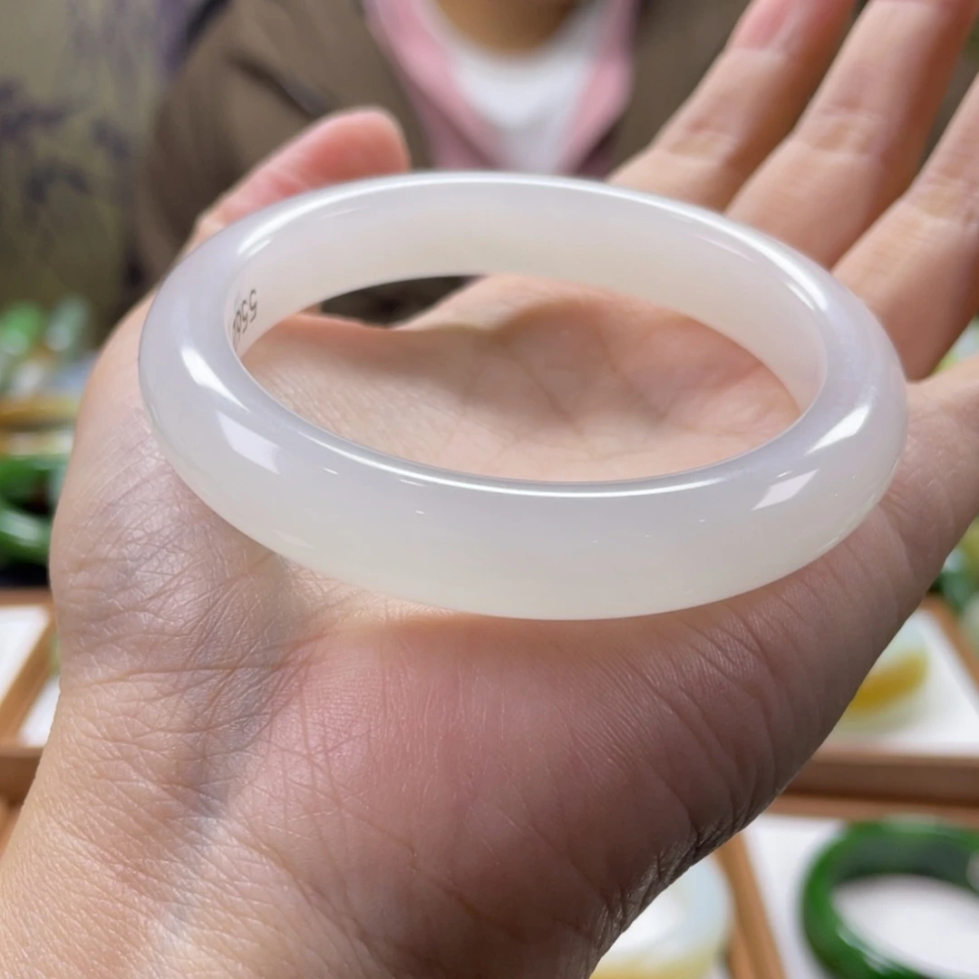 和田玉未镶嵌手镯54圈