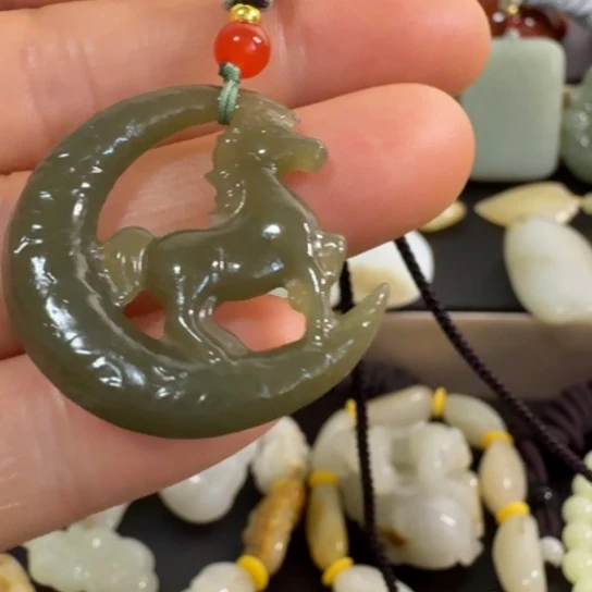 和田玉（糖玉）未镶嵌颈饰