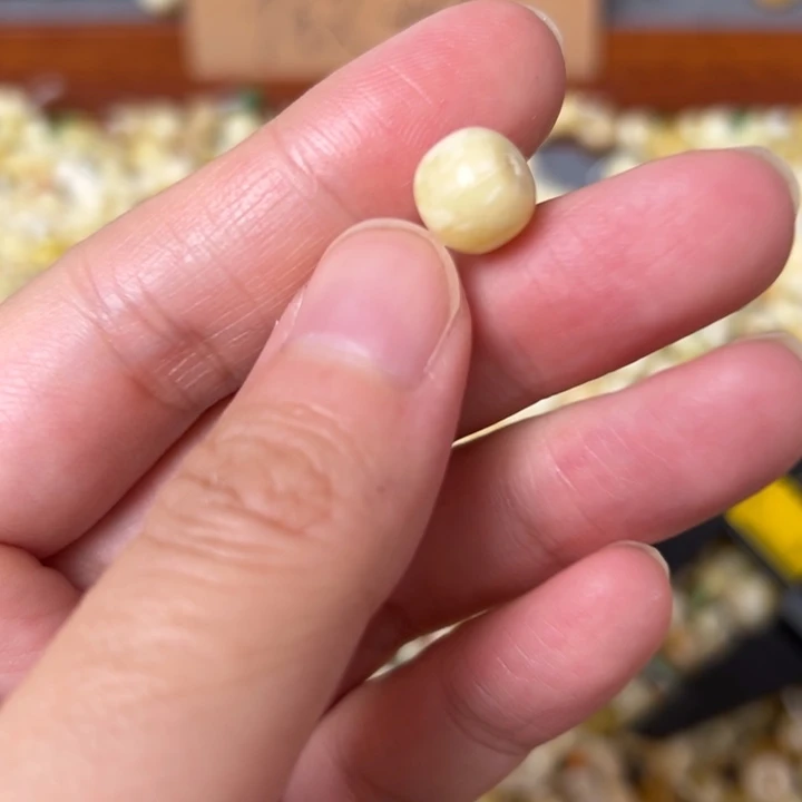 蜜蜡未镶嵌裸石9.2mm一个