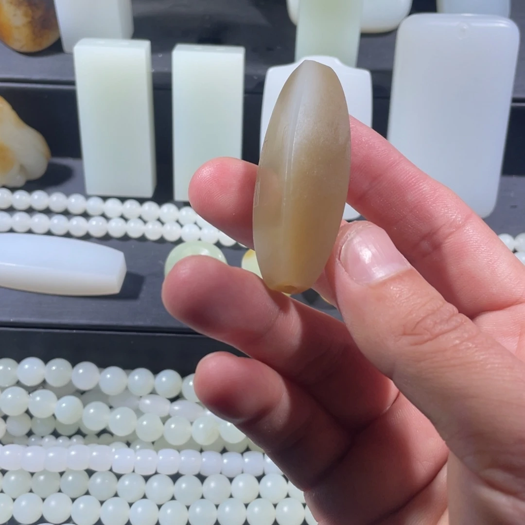 和田玉未镶嵌颈饰天珠