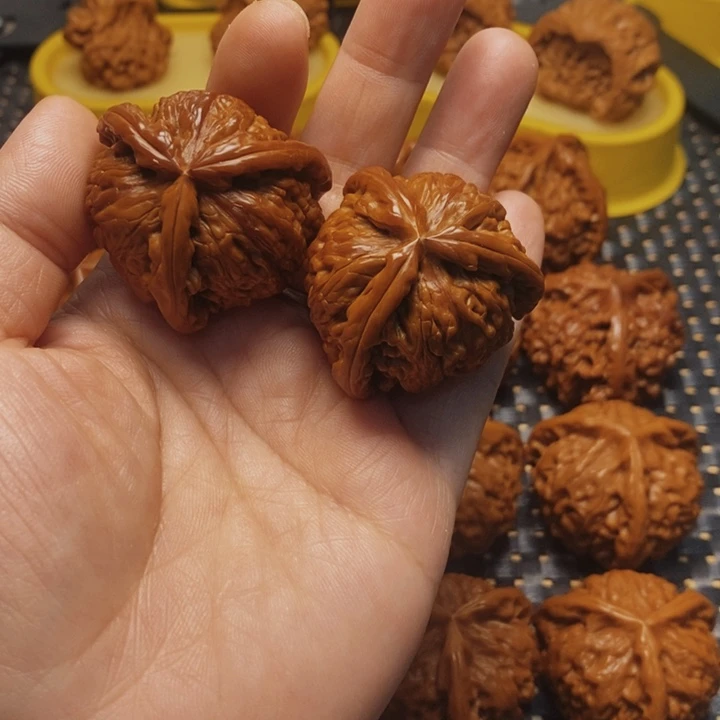 文玩核桃把件大*工艺