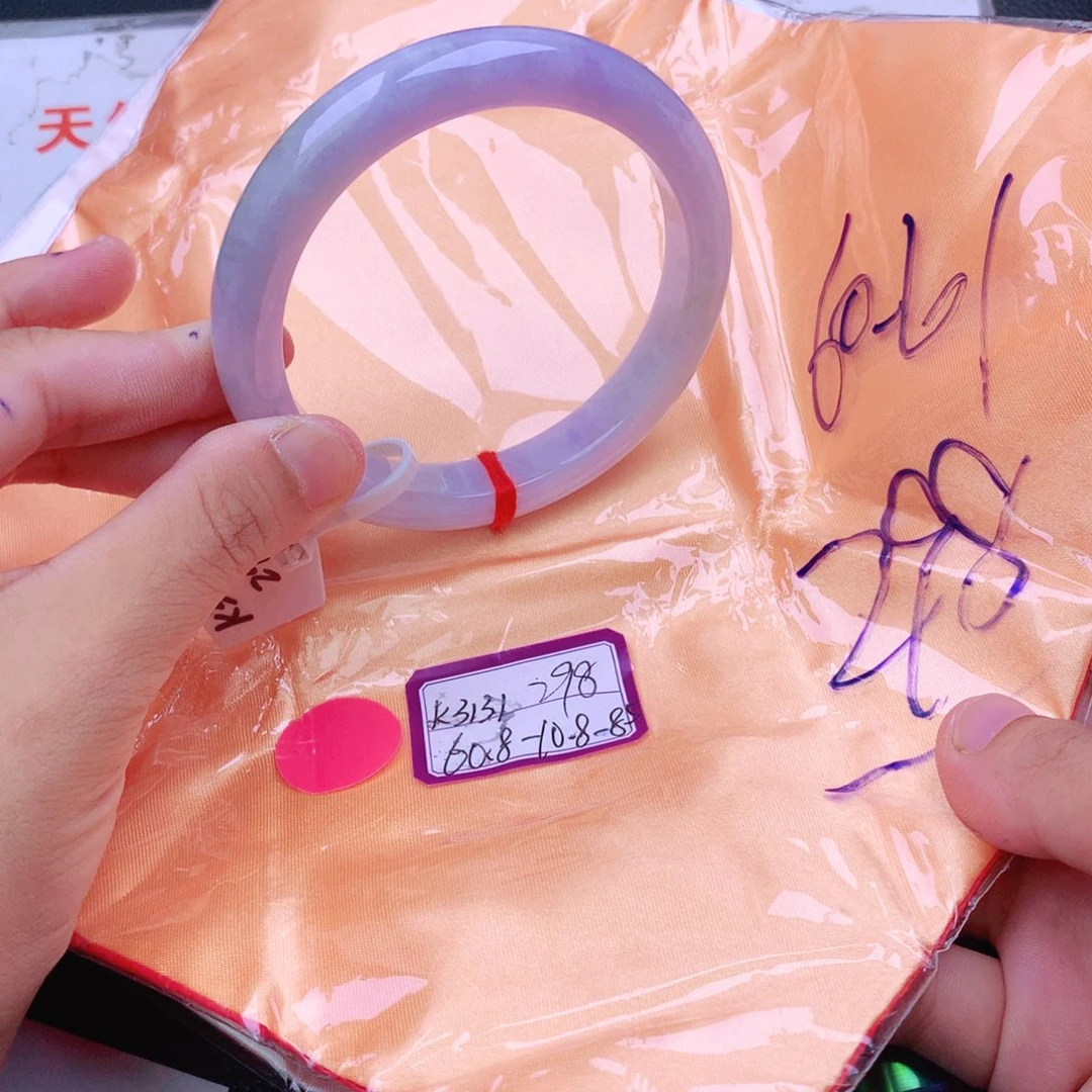 翡翠手镯未镶嵌翡翠