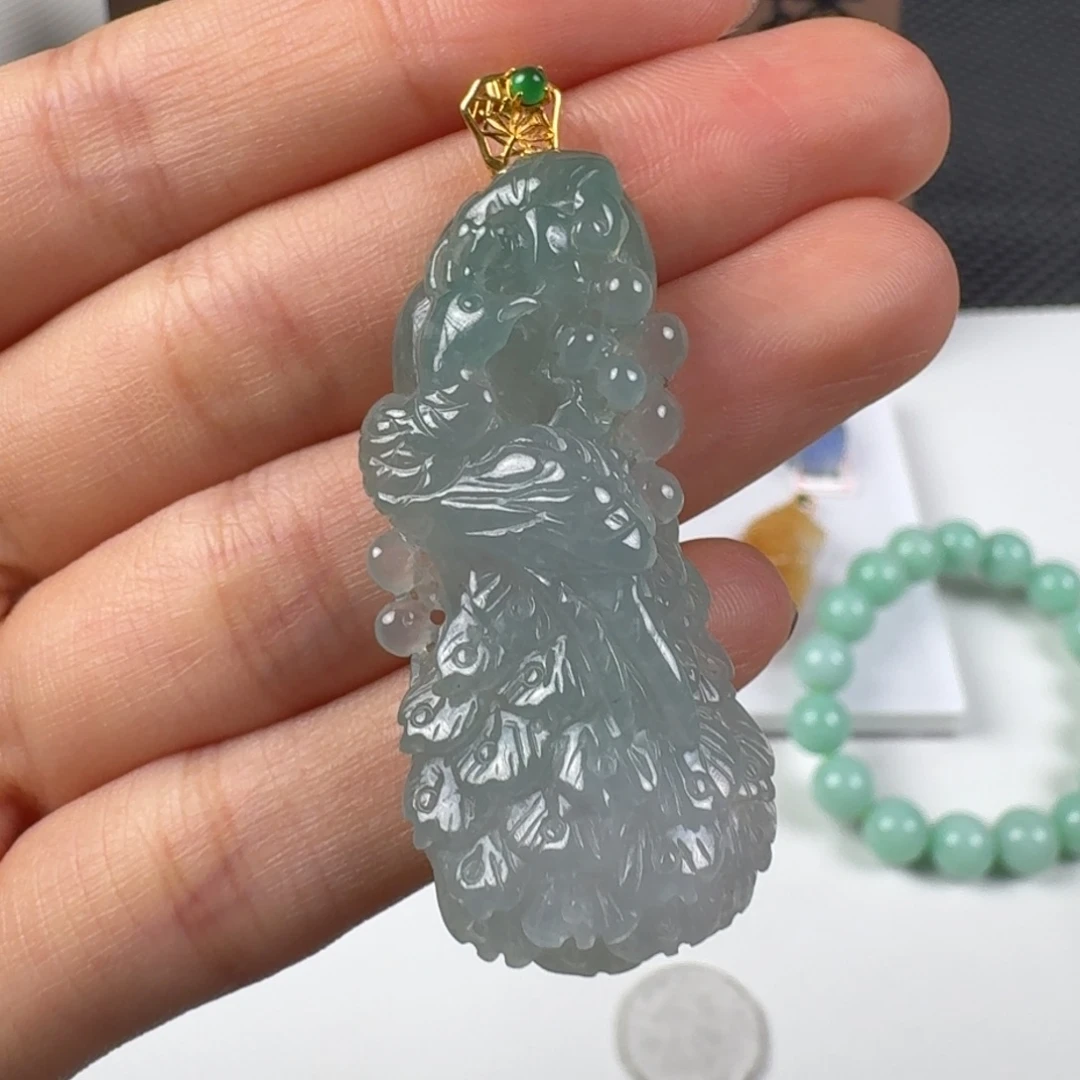 翡翠18K金镶嵌颈饰