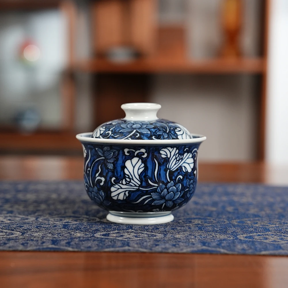 【墨舍柴窑】蓝地碧莲小布袋盖碗 景德镇青花手绘茶碗（moshe245）