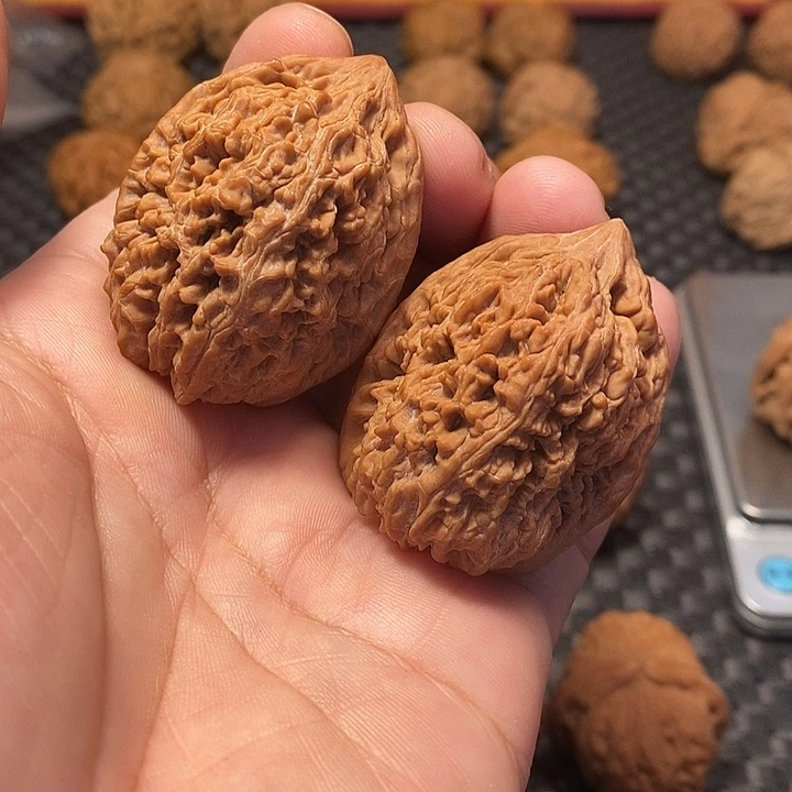 文玩核桃吊坠38尺，大蒜头