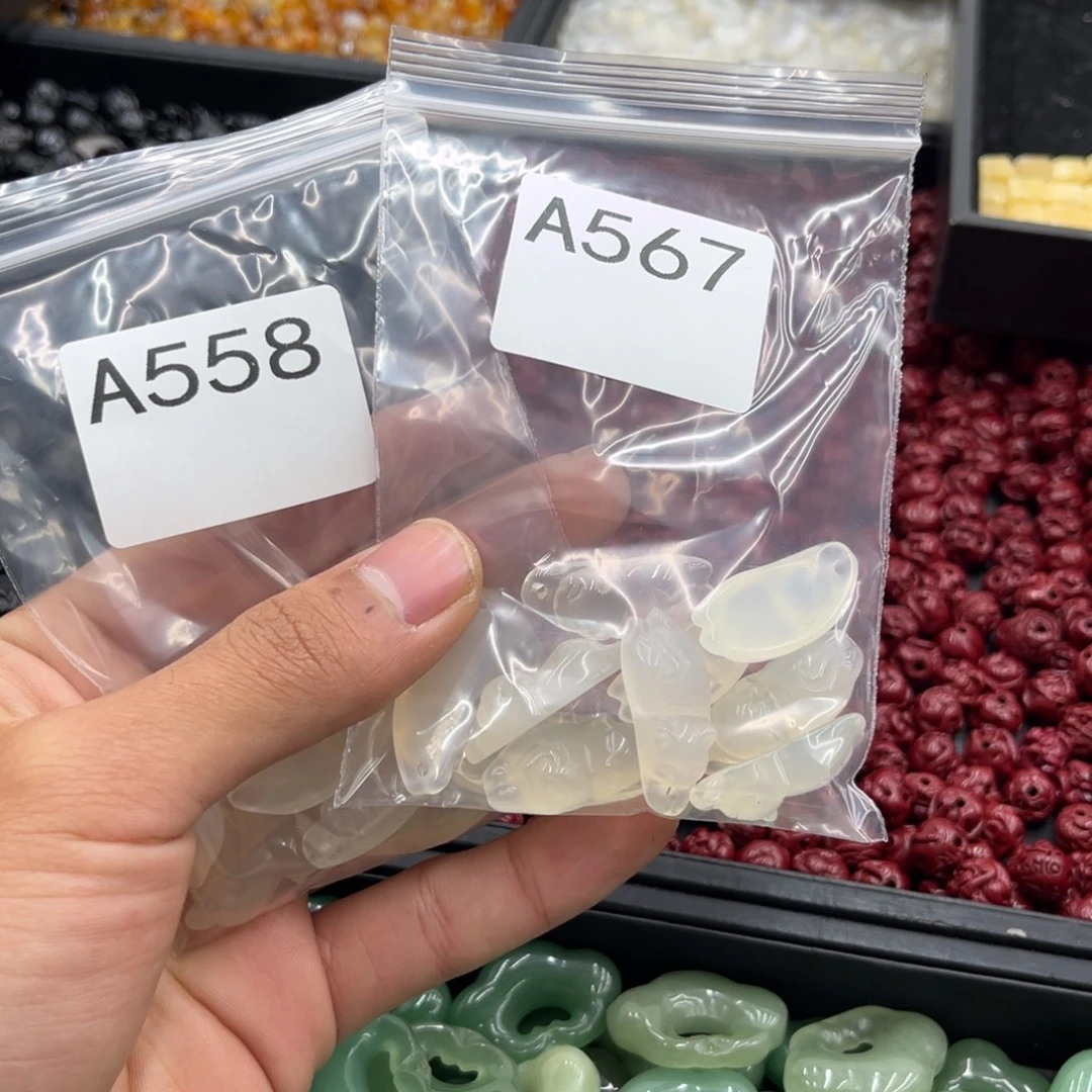 奶***包玛瑙/玉髓合金颈饰