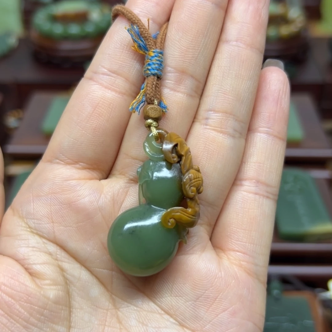 【闪购商品】颈饰未镶嵌岫岩河磨玉（透闪石质玉）红*葫芦