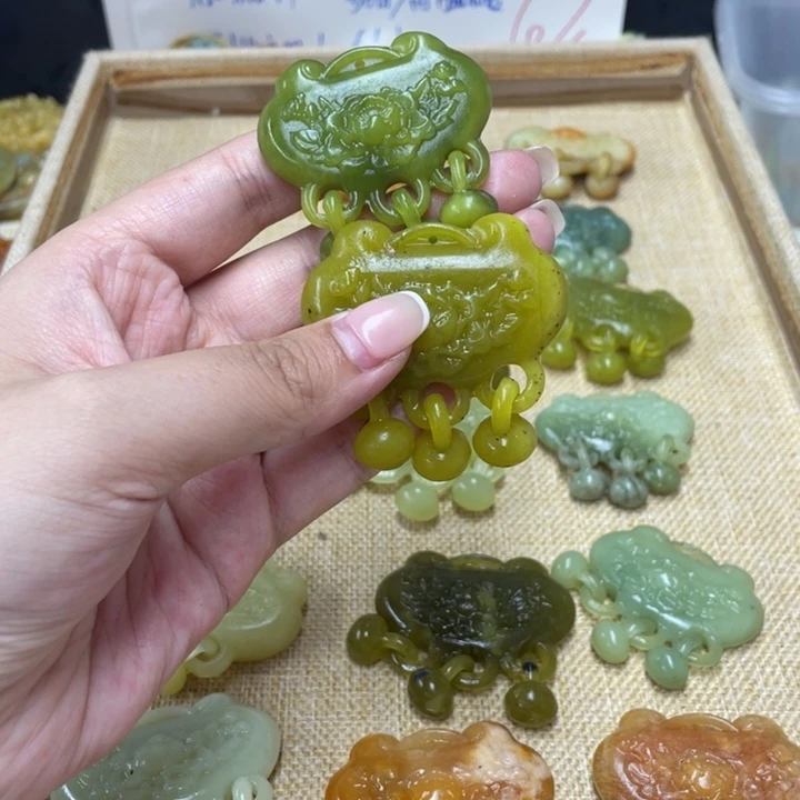 木***石合金蛇纹石玉颈饰