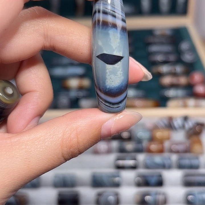 扎***子玛瑙/玉髓合金珠宝奇石