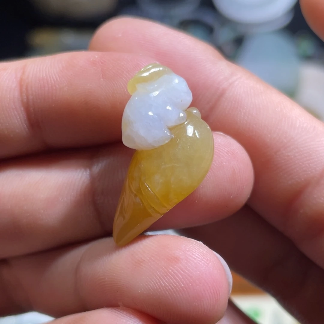 颈饰未镶嵌翡翠萝卜兔
