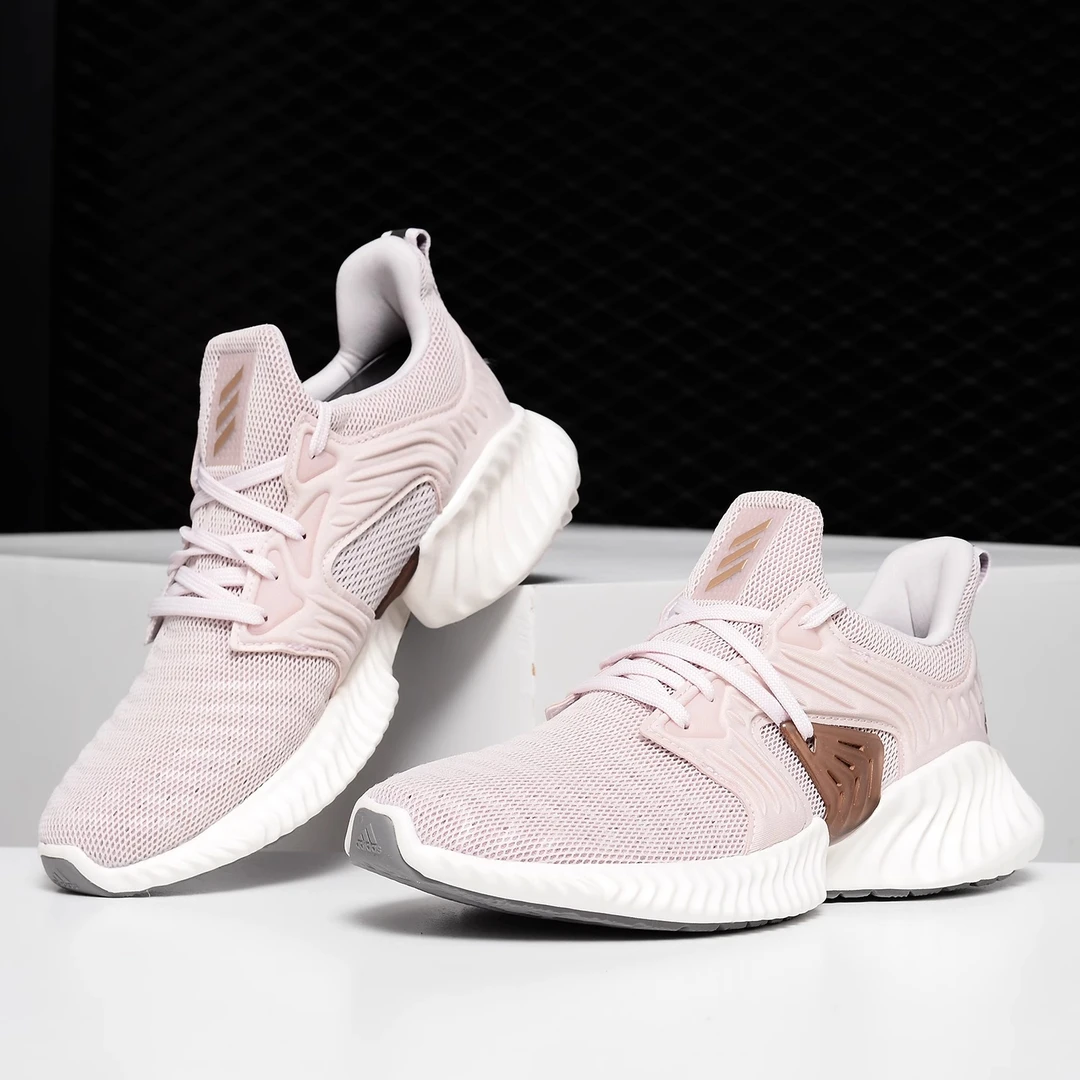 【微瑕】adidas 圆头系带防滑轻便低帮休闲跑步鞋女款浅粉色 G54121