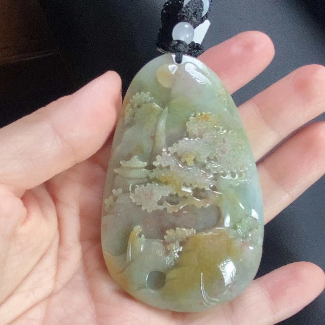 翡翠未镶嵌颈饰山水