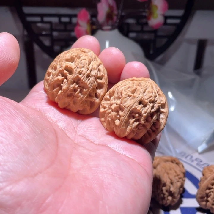 文玩核桃把件董*立白狮子