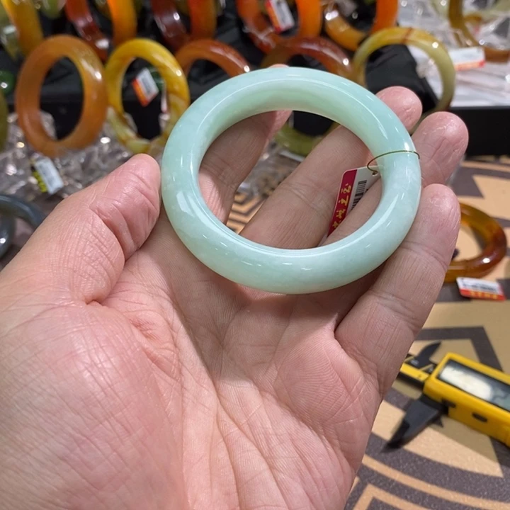 透闪石-蛇纹石玉未镶嵌手镯