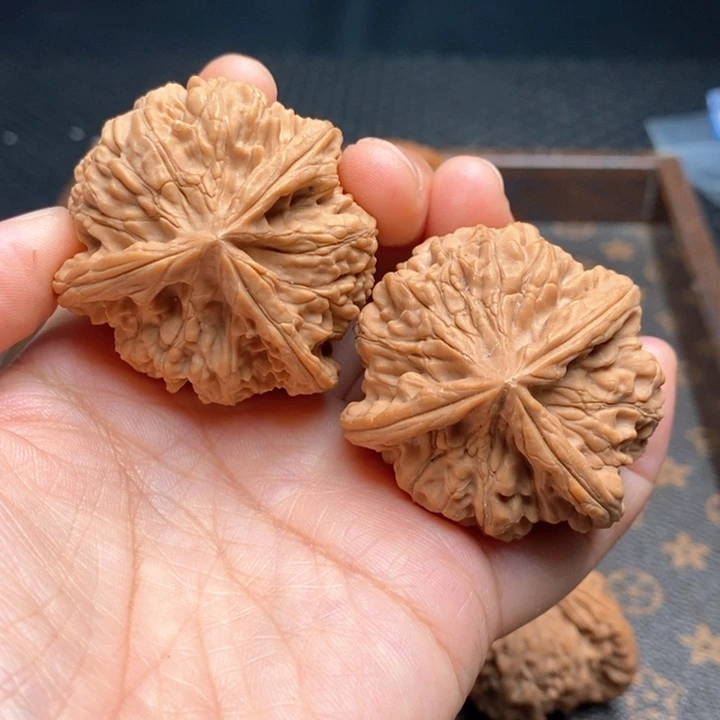 文玩核桃把件血麒麟三棱43尺