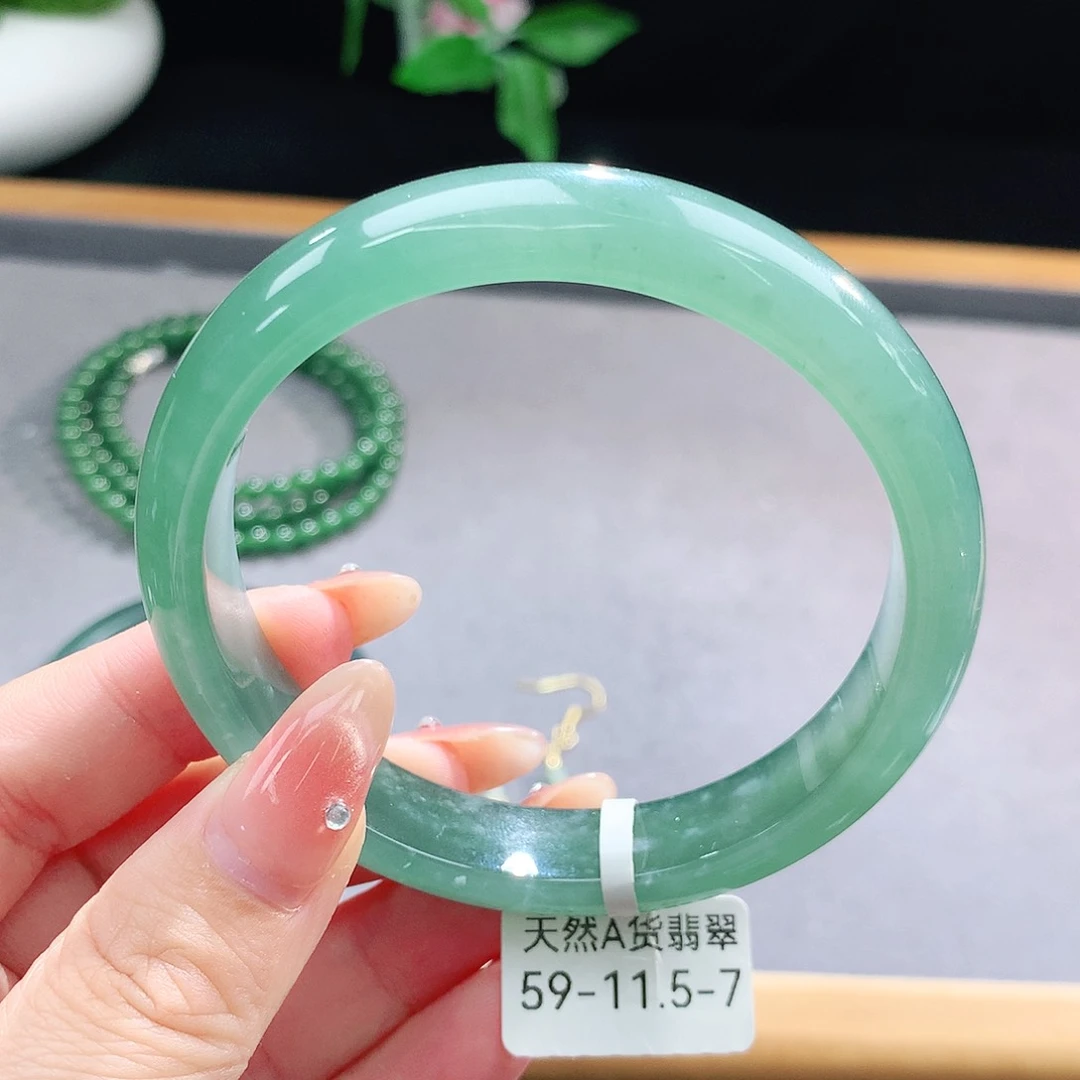 未镶嵌手镯（圆镯）翡翠