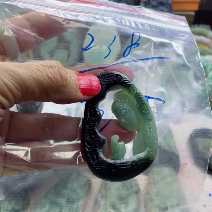 艺***熏定制翡翠未镶嵌毛货