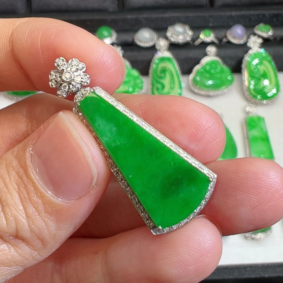 翡翠吊坠(不含链)18K金镶嵌