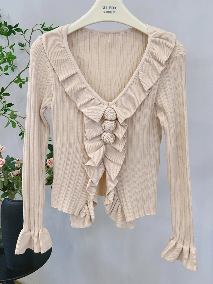 琳心丨早秋新款卡其色设计感立体刺绣时尚百搭打底衫 A1773