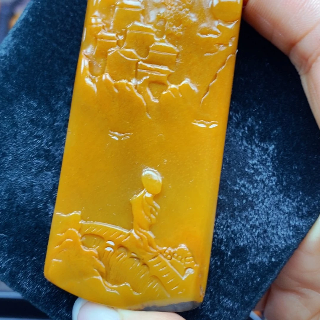 未镶嵌石英质玉（黄龙玉）颈饰