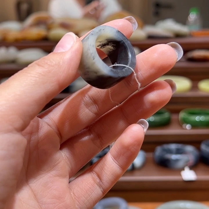 和田玉（墨玉）未镶嵌戒指意境青花扳指