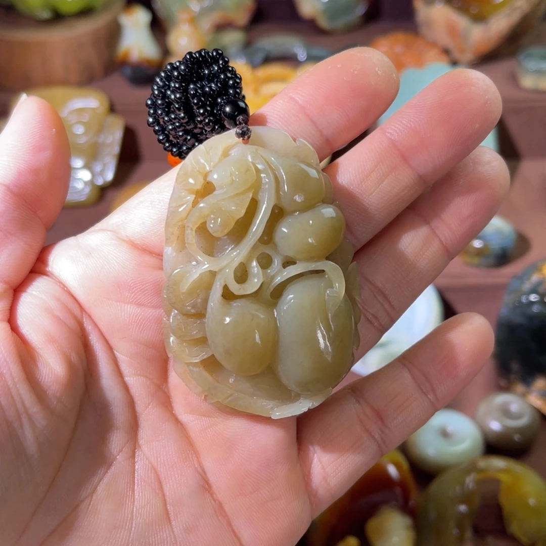 蛇纹石玉未镶嵌颈饰