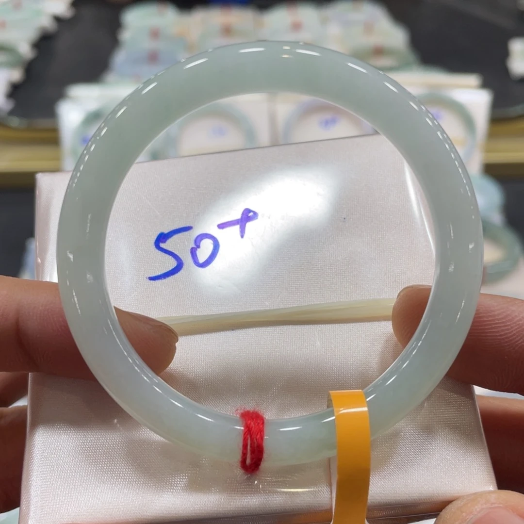 翡翠手镯未镶嵌翡翠手镯