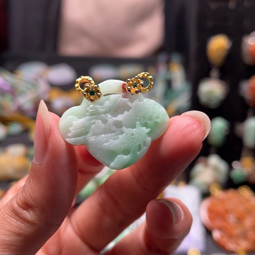 翡翠颈饰未镶嵌vvvvvbbbbbbbb