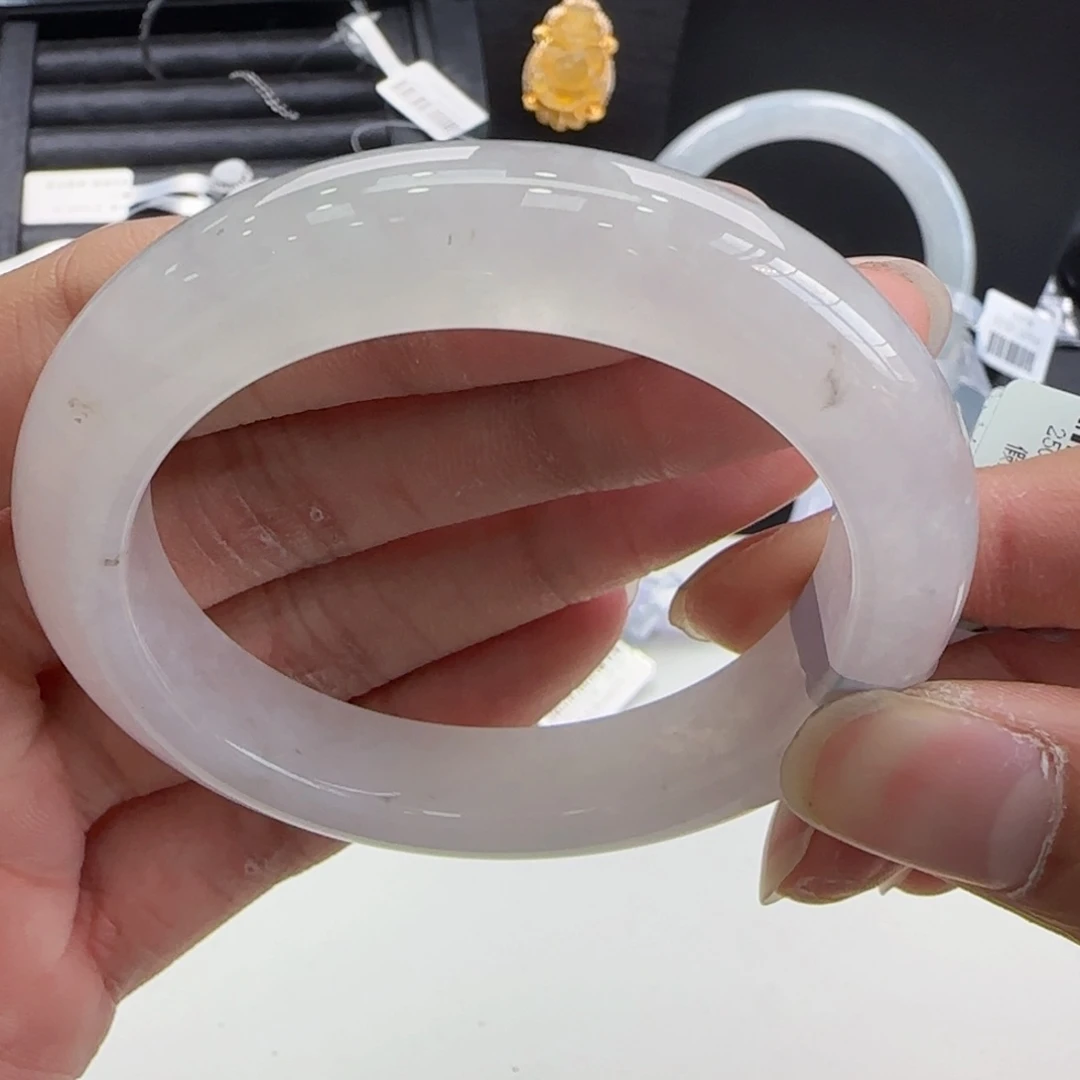 翡翠手镯未镶嵌翡翠手镯