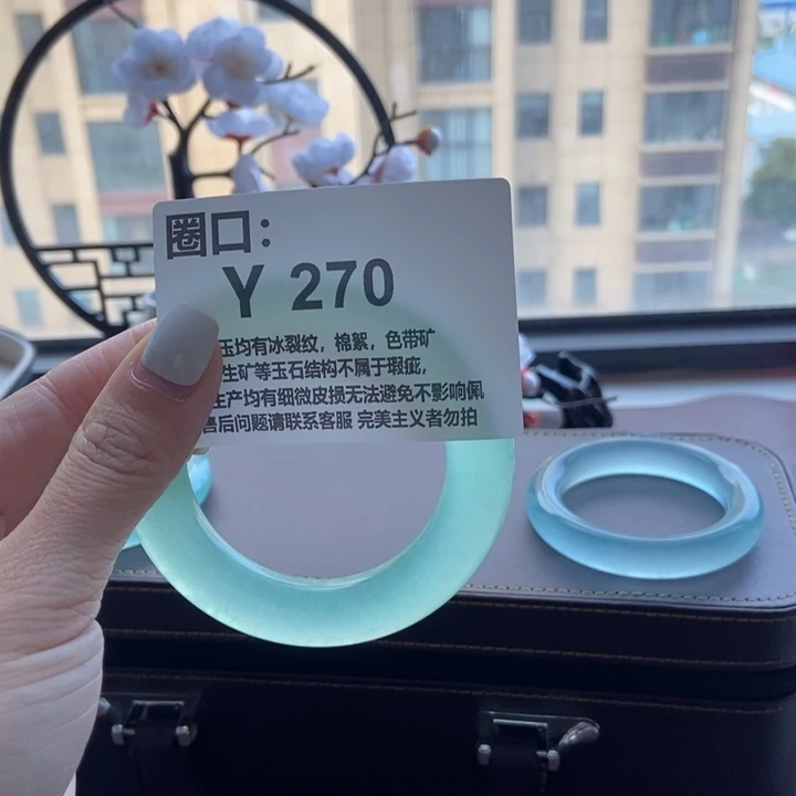 只***见翡翠手镯未镶嵌一物一拍专属链接