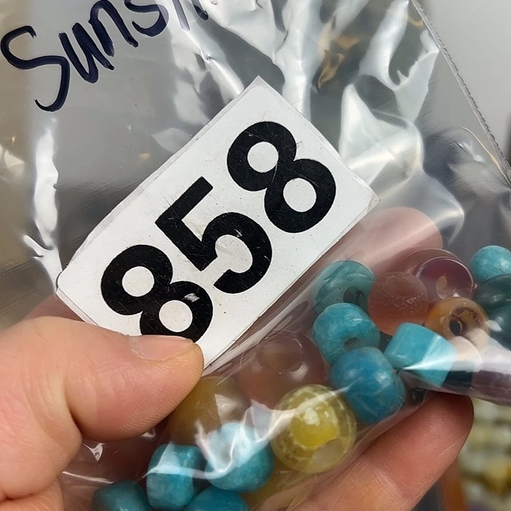 玛瑙/玉髓颈饰未镶嵌s****?