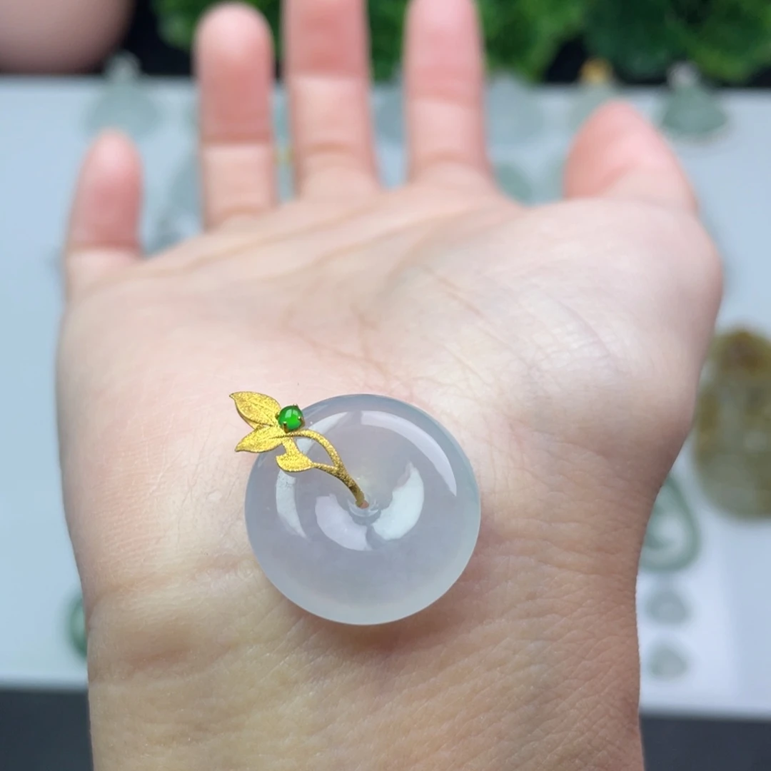 翡翠18K金镶嵌颈饰