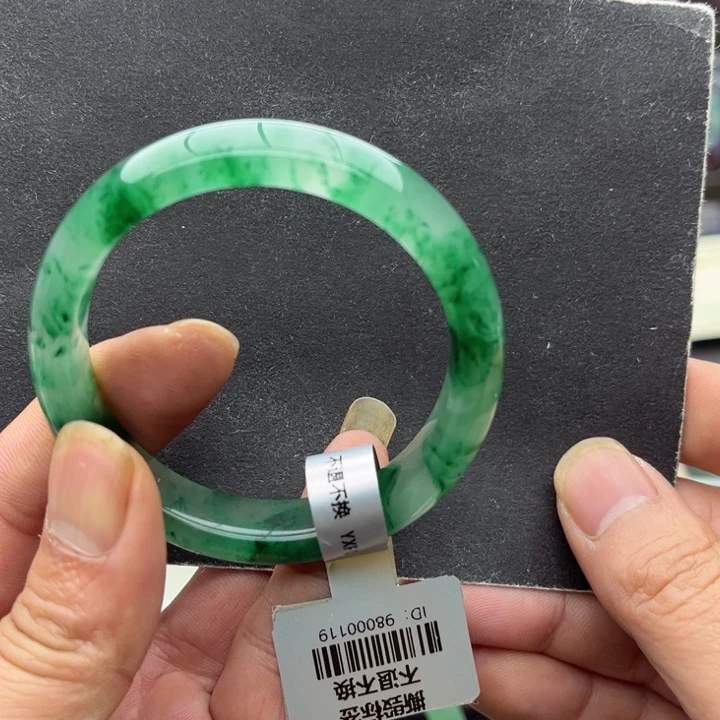 ****•石英质玉未镶嵌手镯