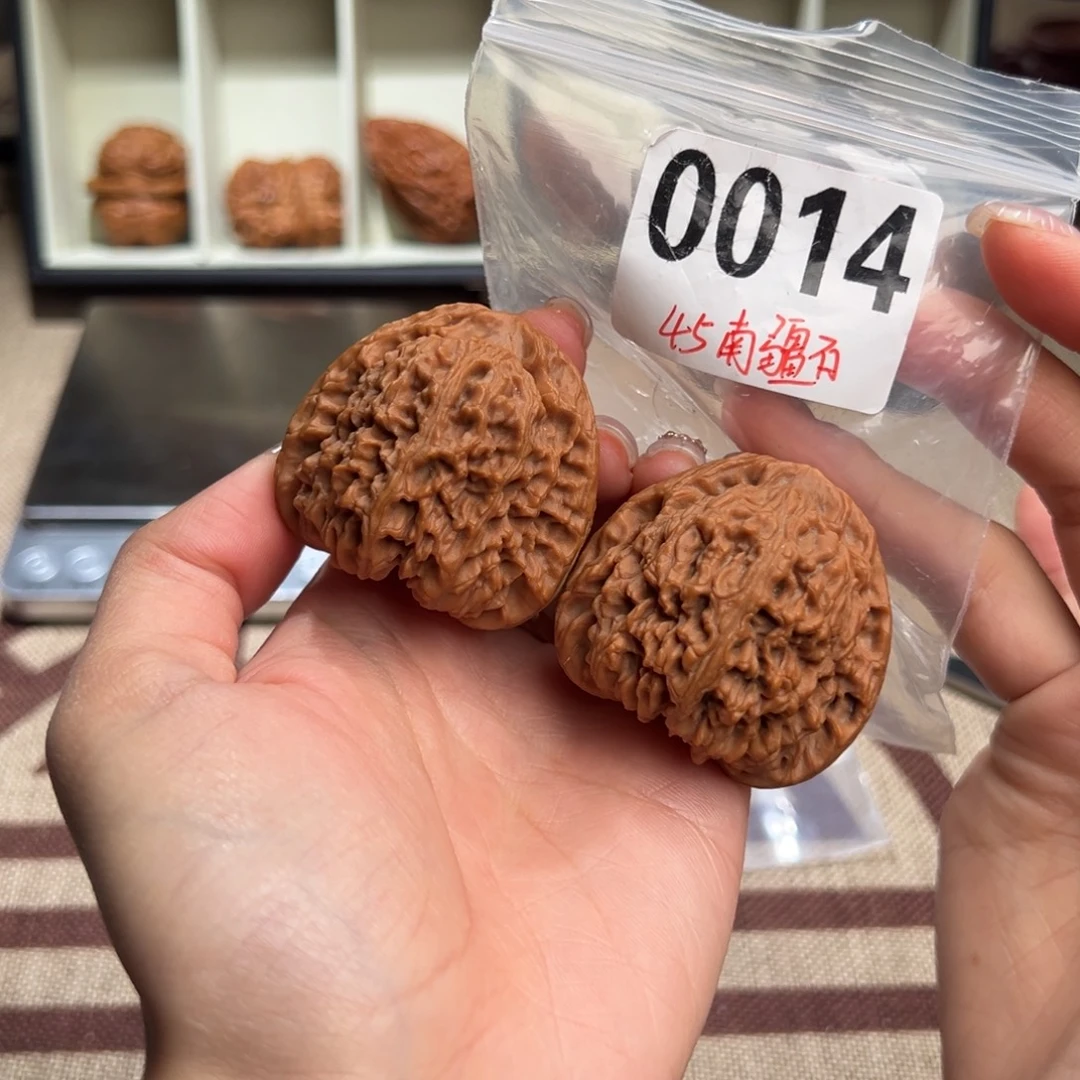 45南疆石文玩核桃