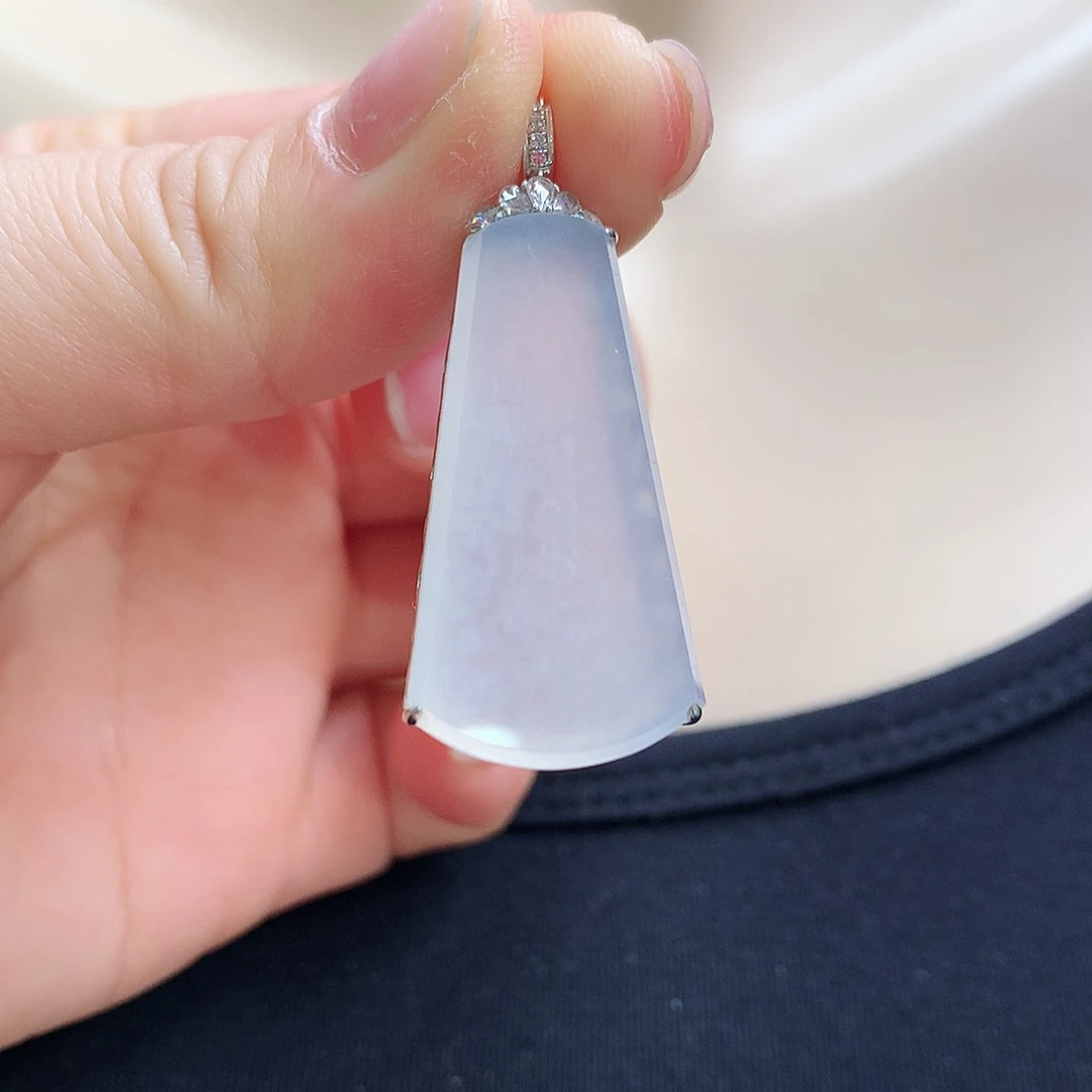 翡翠颈饰18K金镶嵌 无事牌