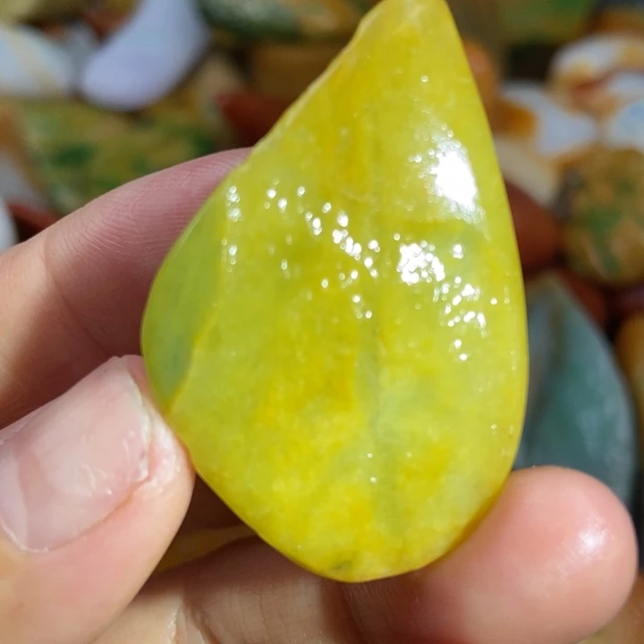 翡翠未镶嵌颈饰缅甸