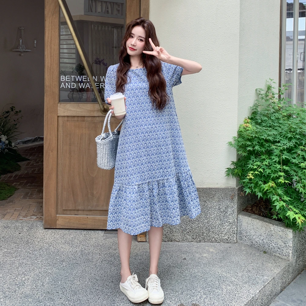 轻熟风刺绣连衣裙女2025夏季新款高级感圆领宽松荷叶边中长款裙子