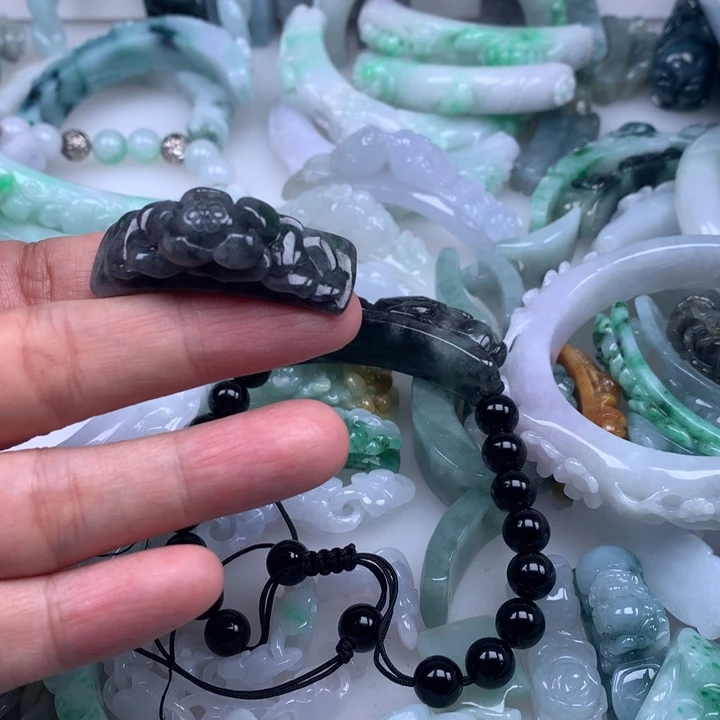 颈饰未镶嵌翡翠甜****?