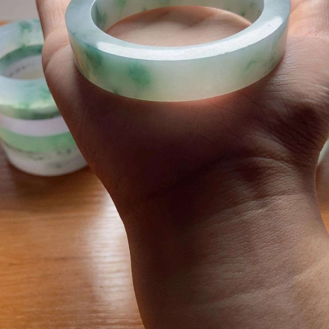 懂***说定制翡翠缅甸翡翠手镯A货未镶嵌