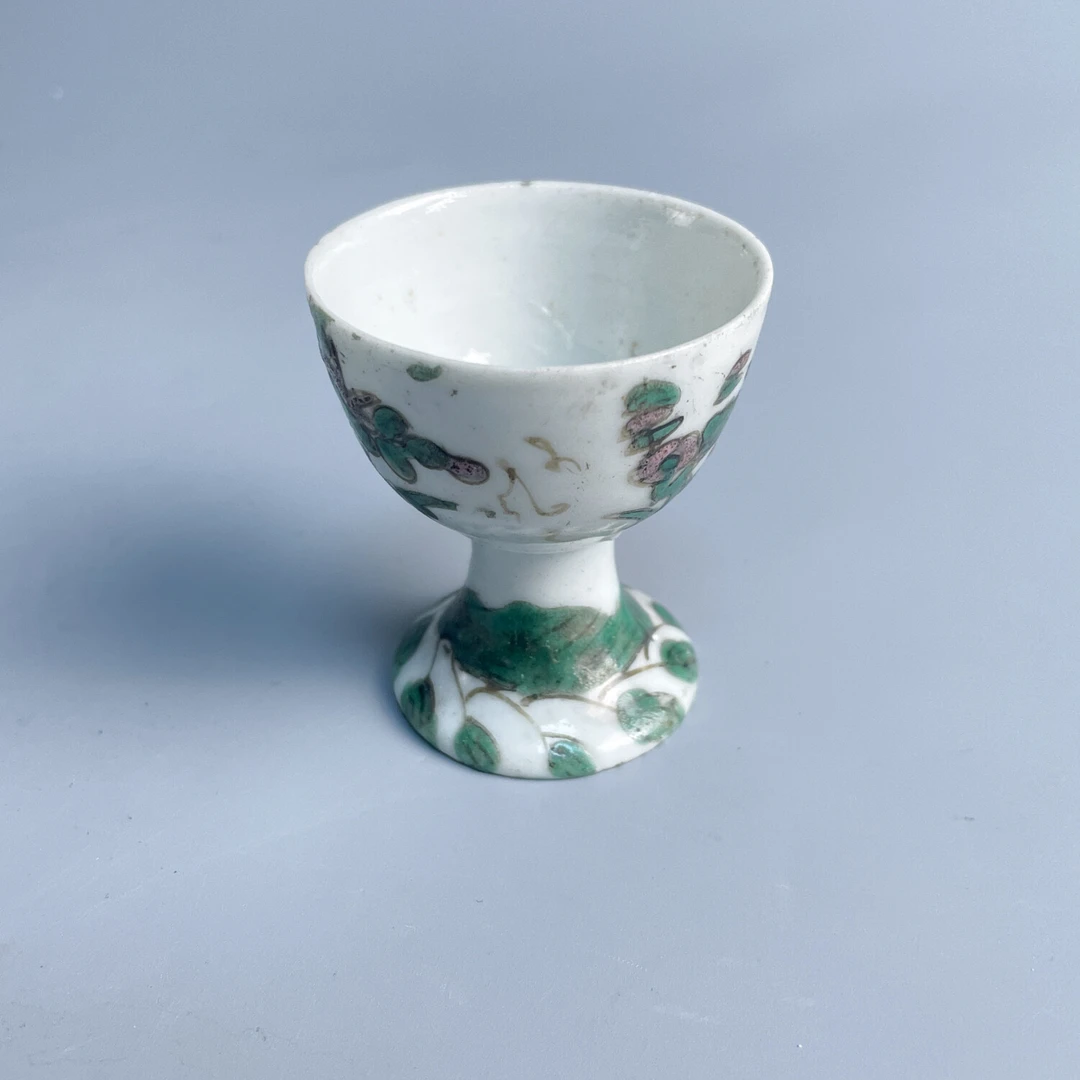 M25GV010096 - 晚清民国  粉彩花卉纹酒盅