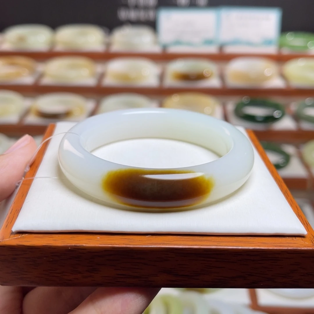 【闪购商品】未镶嵌手镯和田玉