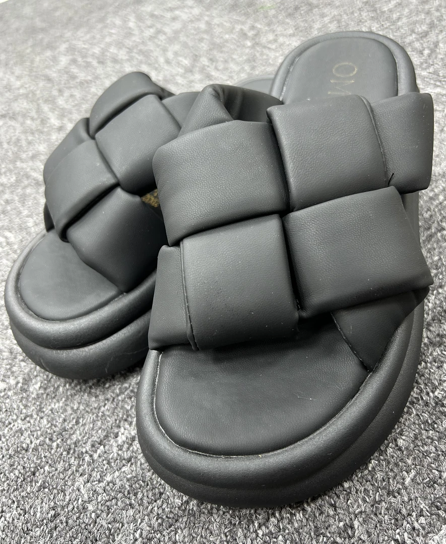 拖鞋（081-101）时尚休闲百搭女士夏季外穿厚底交叉