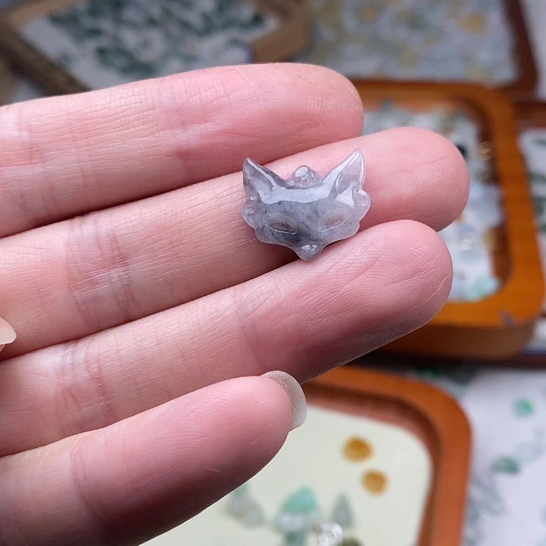 翡翠颈饰未镶嵌狐狸