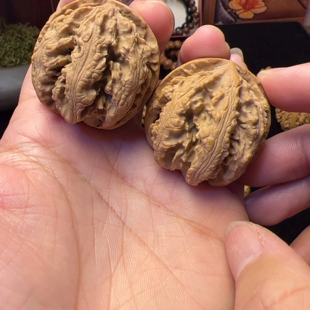 文玩核桃把件秦岭野生文玩核桃