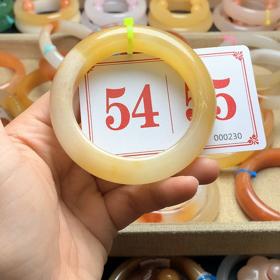 未镶嵌石英质玉（黄龙玉）手镯